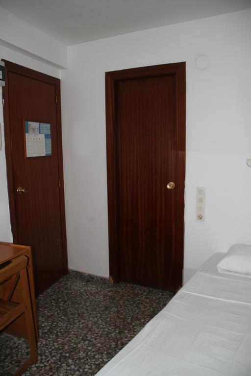 Hostal Mengual Gandia Bilik gambar